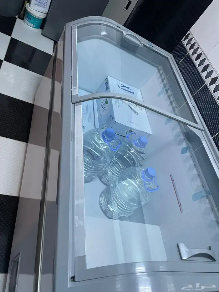 ثلاجة ارضية بانكول تبريد ممتاز   نظيفة جدا 1.50 عرض 0.80 0