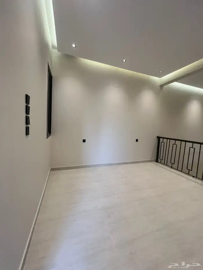 للبيع روف علوي مع ملحق موقع مميز حي شمال التضامن 26