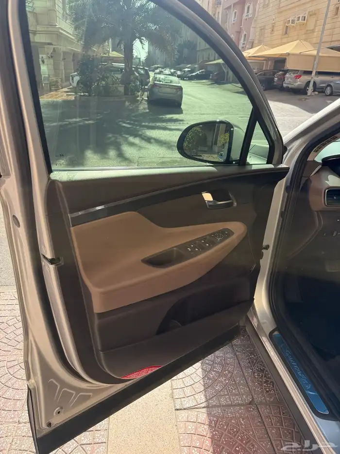 جيب سنتافي 2023فل مخمل دبل فضي بحاله الوكاله شبه جديده مخزن 31