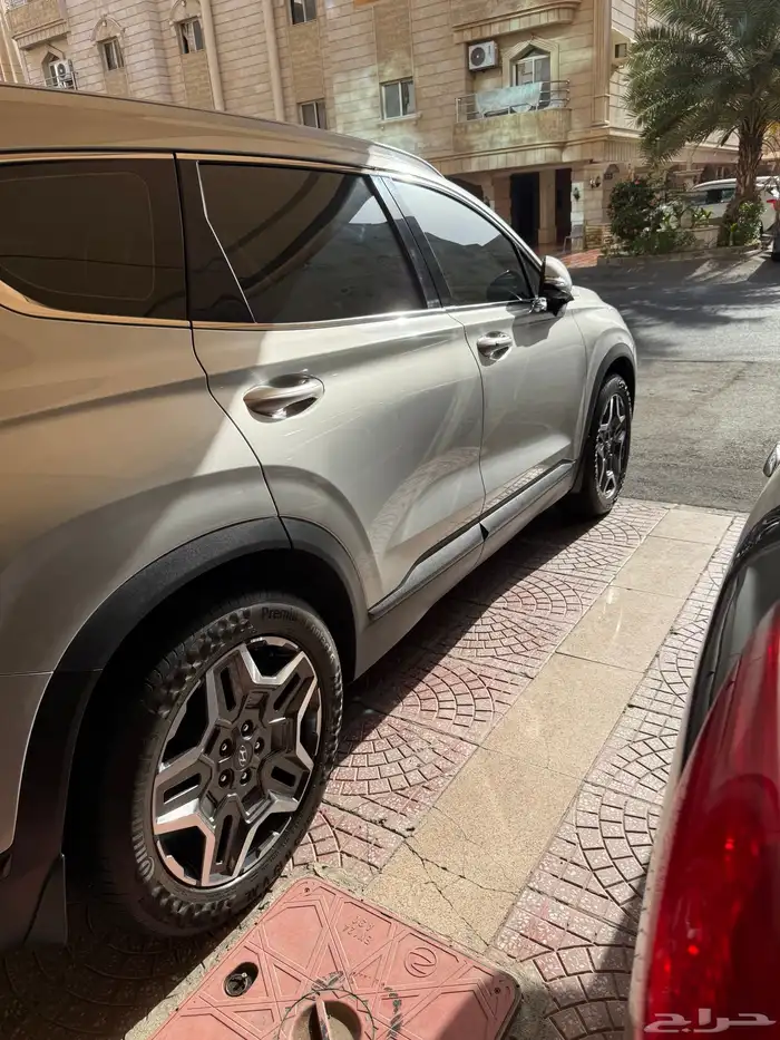 جيب سنتافي 2023فل مخمل دبل فضي بحاله الوكاله شبه جديده مخزن 51