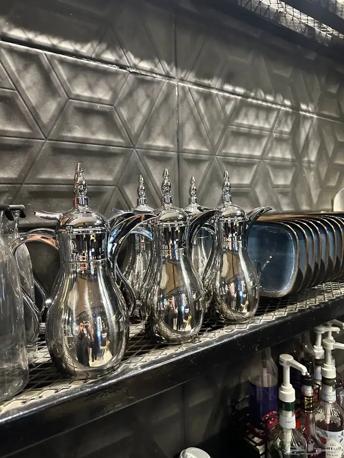 معدات مطعم ومقهى شبه جديده للبيع 16