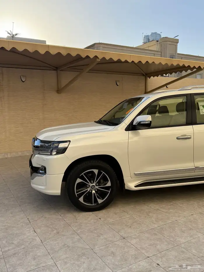 لاندكروزر 2019 سعودي تورنق 8