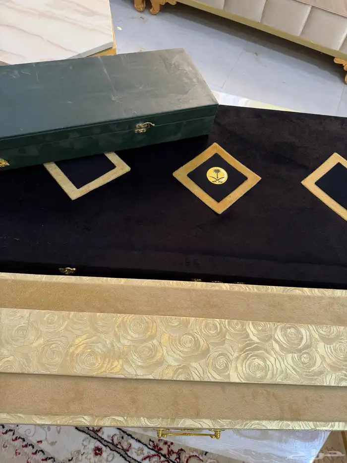 هدايا سيوف وخنجر وبشت بالسعر المناسب 0