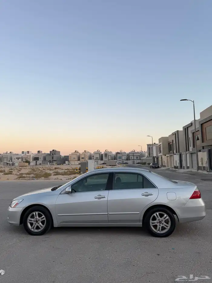 هوندا اكورد فضي 2007 للبيع 4