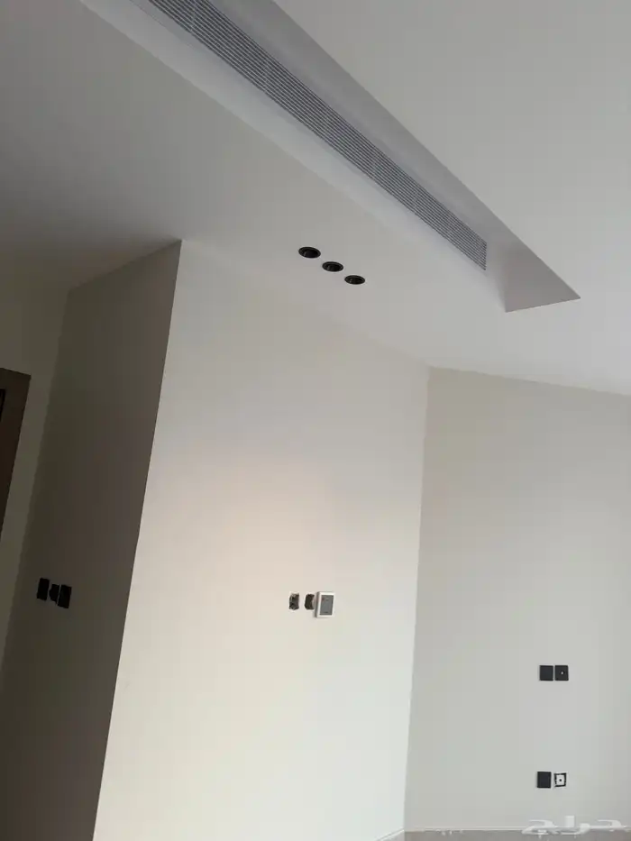 فيلا فخمة للبيع المساحة 650م شارعين حي اللؤؤ 11