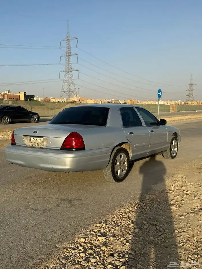 فورد كراون فكتوريا 2004 10
