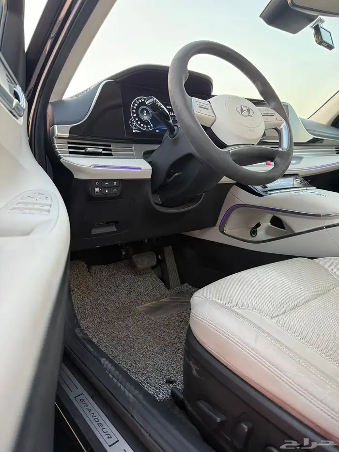 ازيرا 2022 - ديجتال 6سلندر من الداخل ابيض وكاله للبيع 17