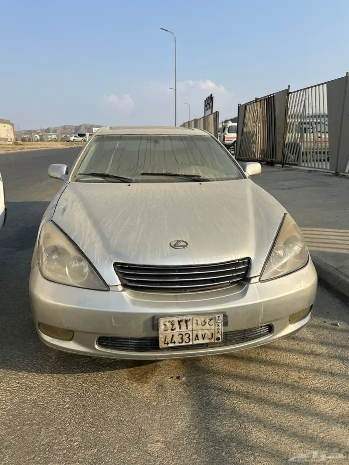 لكزس اي إس 1