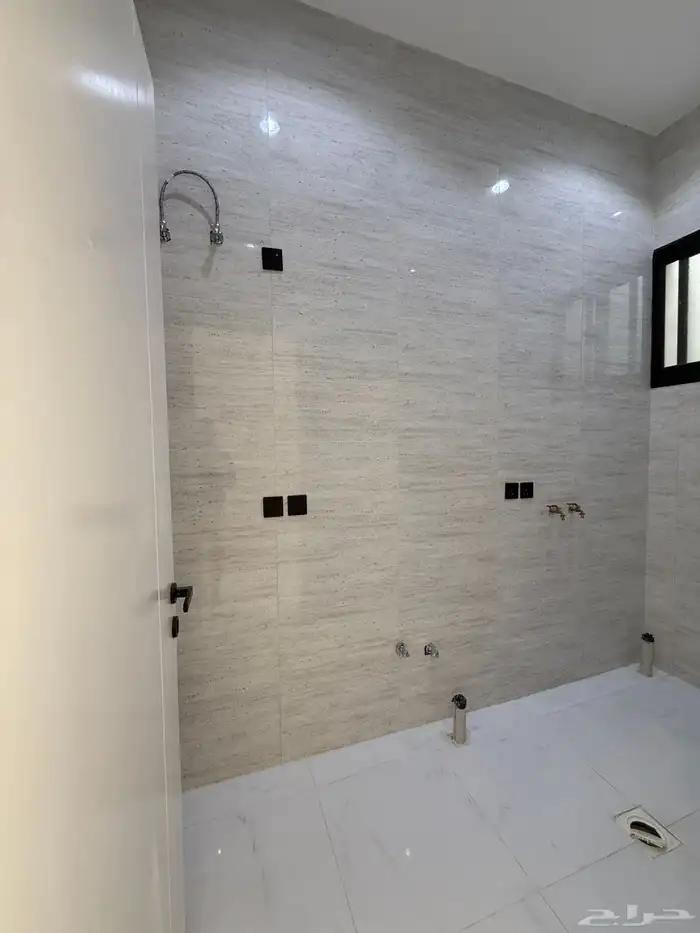 للبيع ارواف علويه وشقق ارضيه ببايكة سيارة ف شمال الخميس 38