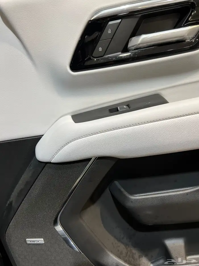 تاهو بريمير 2025 أسود داخلي ابيض 18