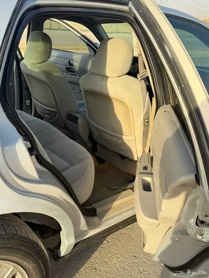 فورد كراون فكتوريا 2004 9