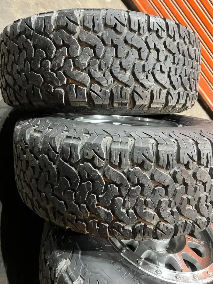 جنوط ميثود نيكل6مسمار معا كفرات نص حجري ودواي مقاس 285 70 17 4