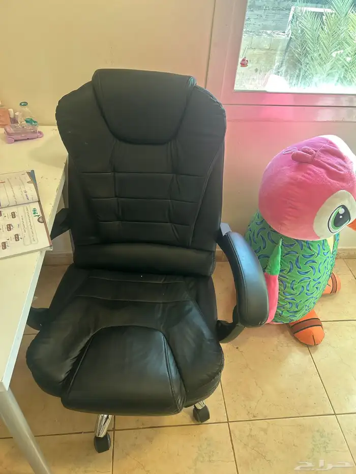 مكتب و كرسي   حالة ممتازة 1