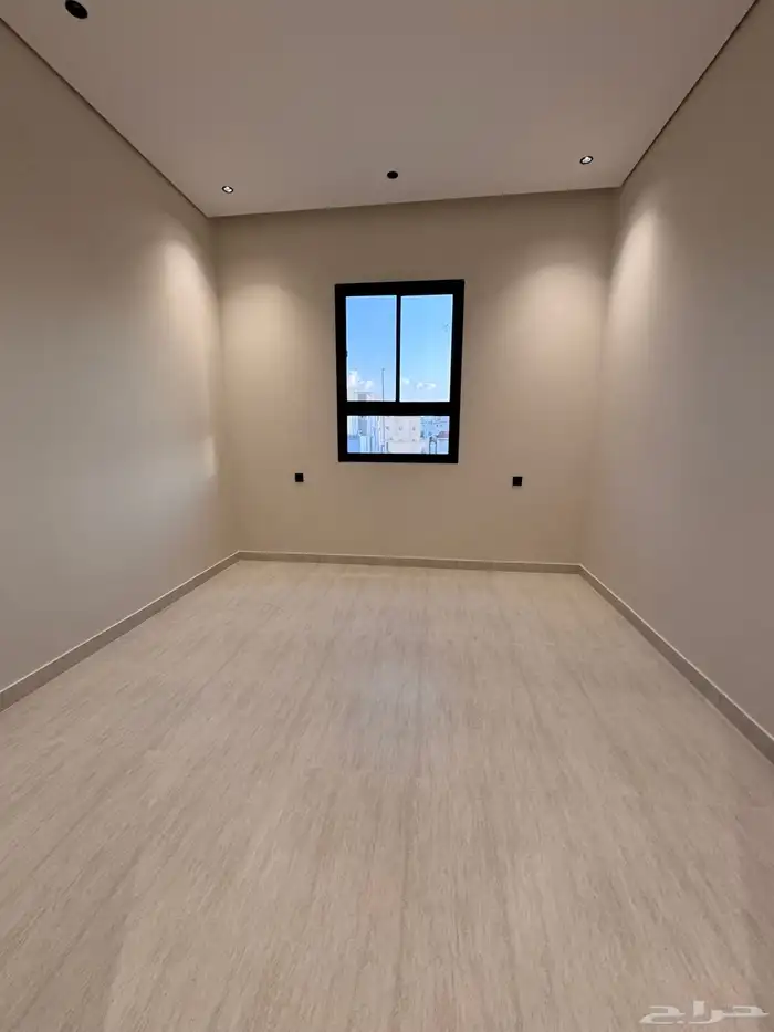 للبيع روف علوى مع ملحق موقع متميز من 680 الف بالخميس 17