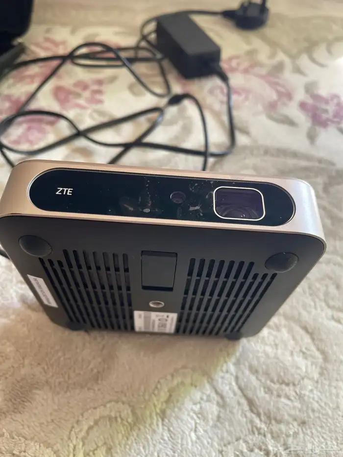 للبيع بروجكتر ( ZTE ) استخدام قليل ونظيف جدا 2