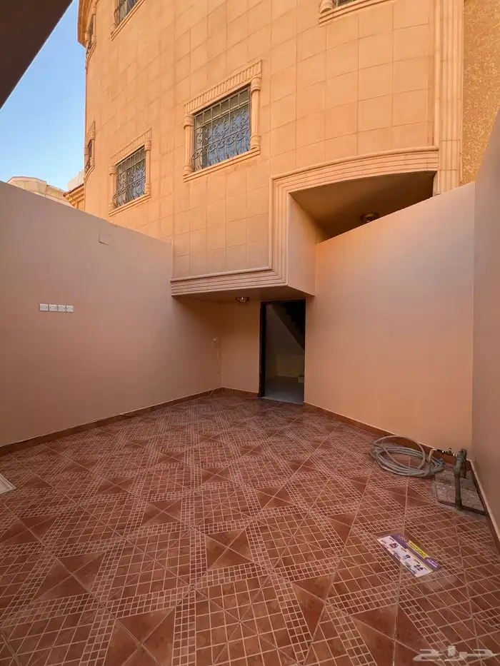 دور علوي للايجار شرق بريدة خلف مركز طابا سنتر 0