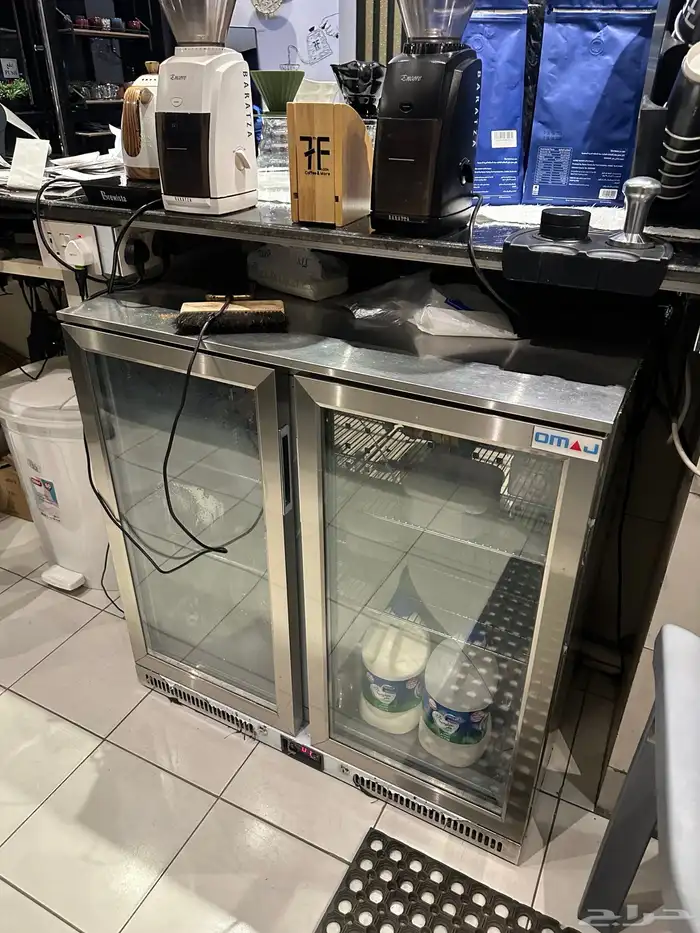 معدات مطعم ومقهى شبه جديده للبيع 5