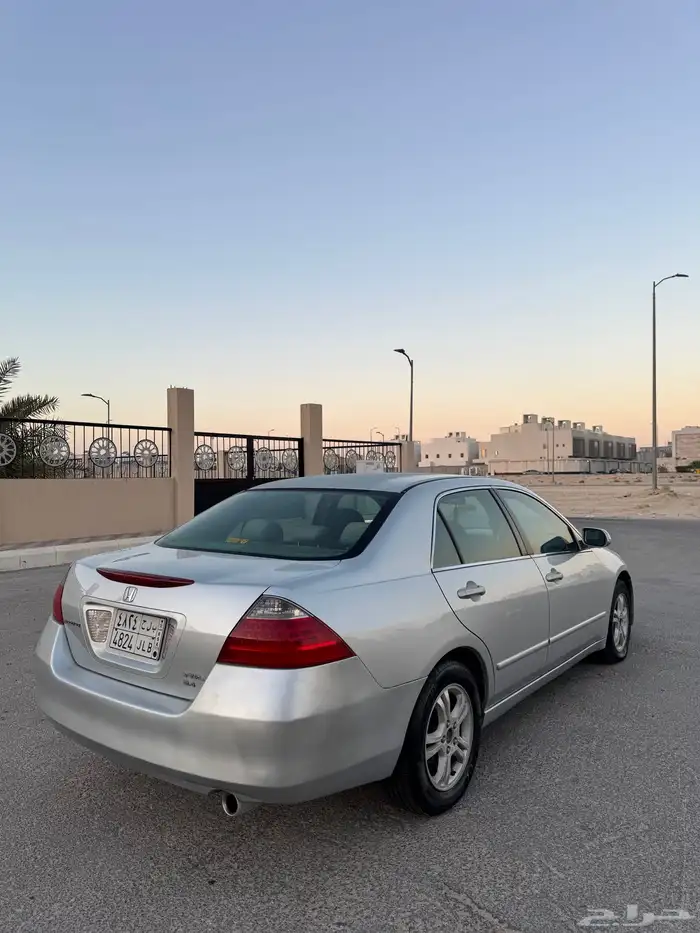 هوندا اكورد فضي 2007 للبيع 7