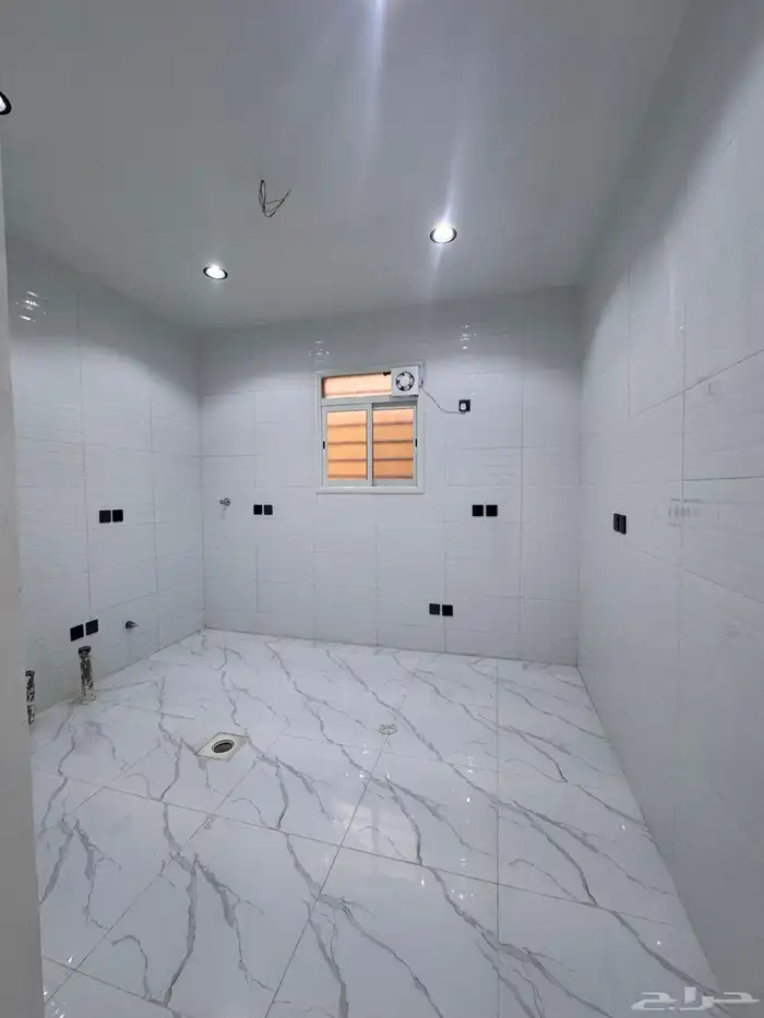 للبيع شقه دور ثانى مصعد جاهز من 340 الف بالمحاله ابها 5