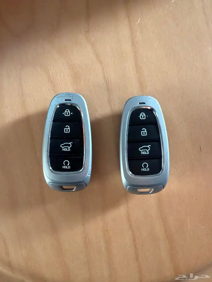 جيب سنتافي 2023فل مخمل دبل فضي بحاله الوكاله شبه جديده مخزن 49