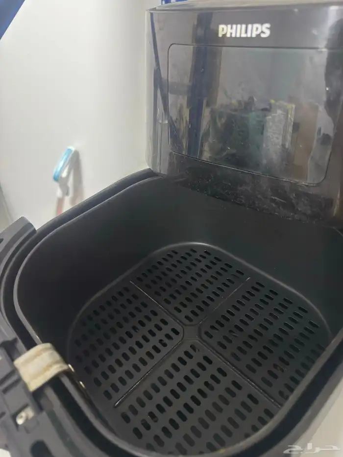 مخزن حديد  سرير حديد  مكتب مع دولاب  قلايه فيلبس 6