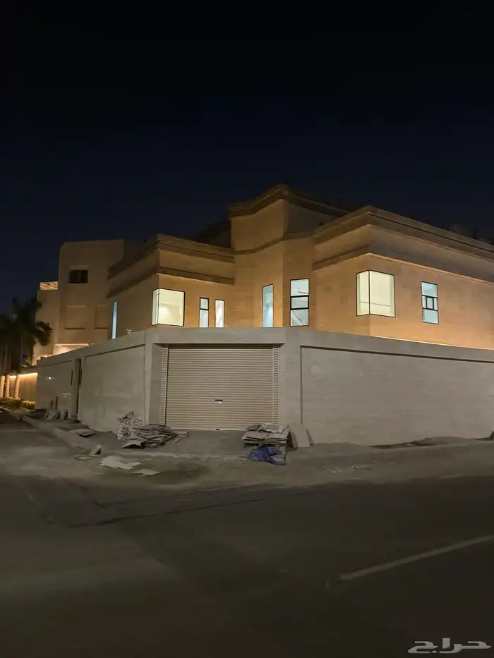 فيلا فخمة للبيع المساحة 650م شارعين حي اللؤؤ 30