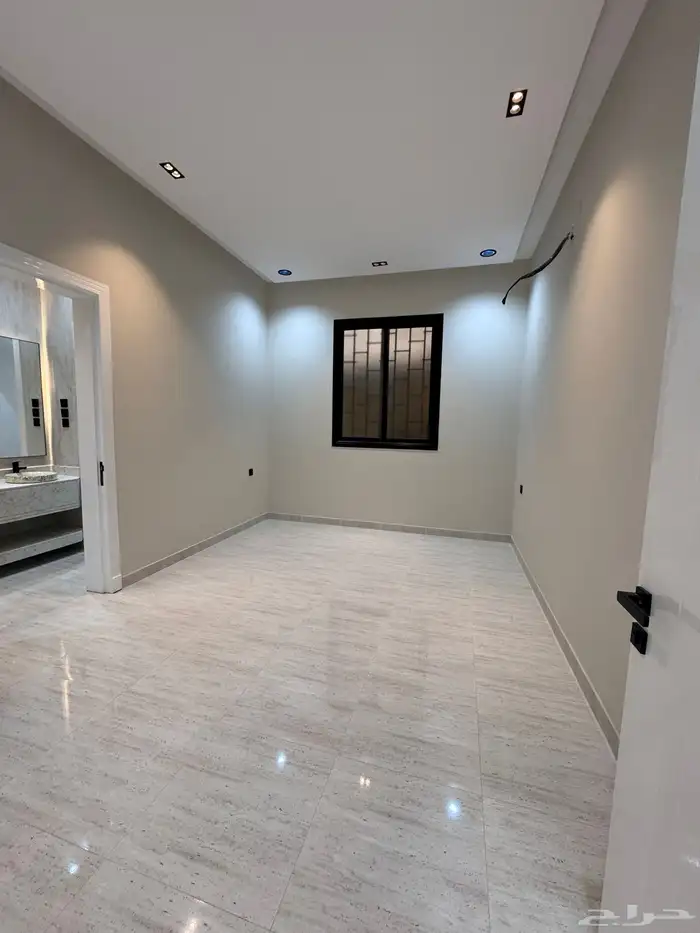 للبيع شقه 6 غرف vip مع سطح من 500 الف حى دره الموسي 9