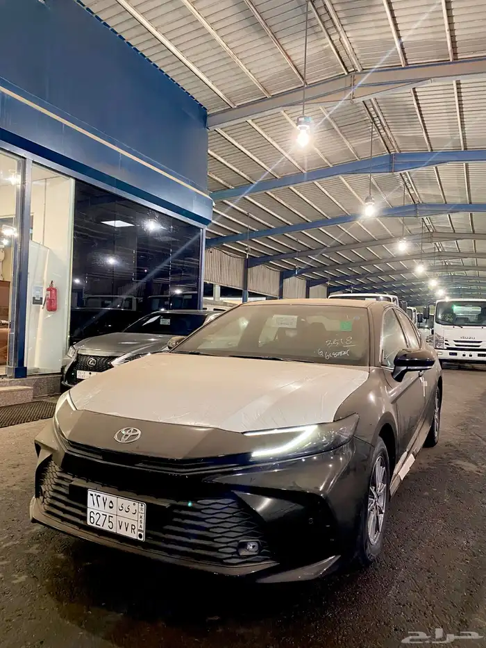 تويوتا كامري ستاندر ابيض واسود 2025 6