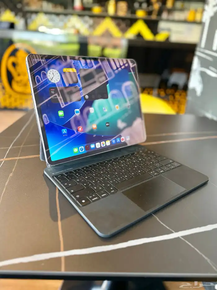 ايباد آير M2 وإيفائي شريحة 13 انش 1