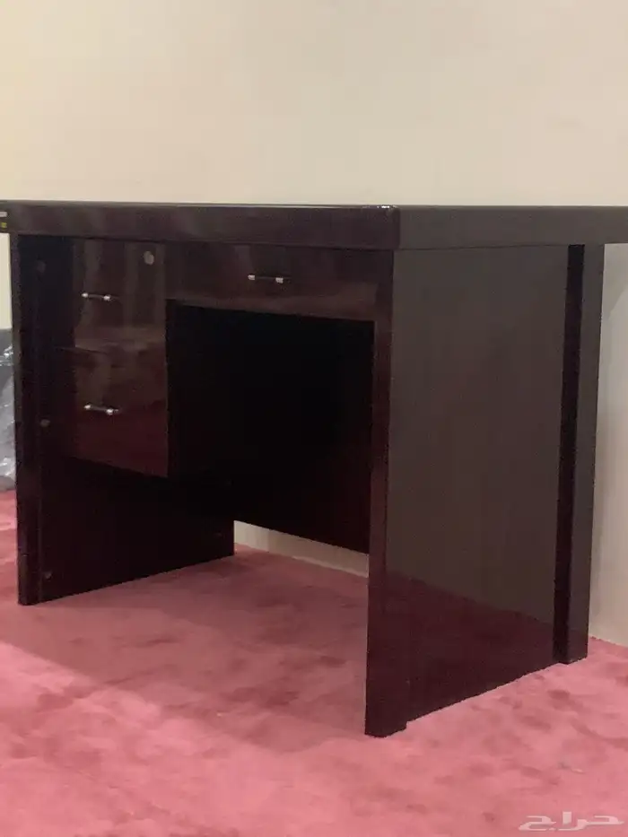 طاولة مكتبيه 1