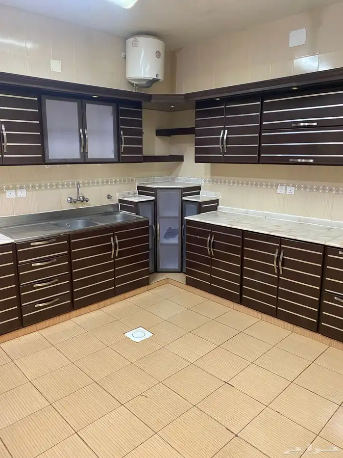 شقة للأجار دور ثاني موقعها ممتاز وقريب من الخدمات 2