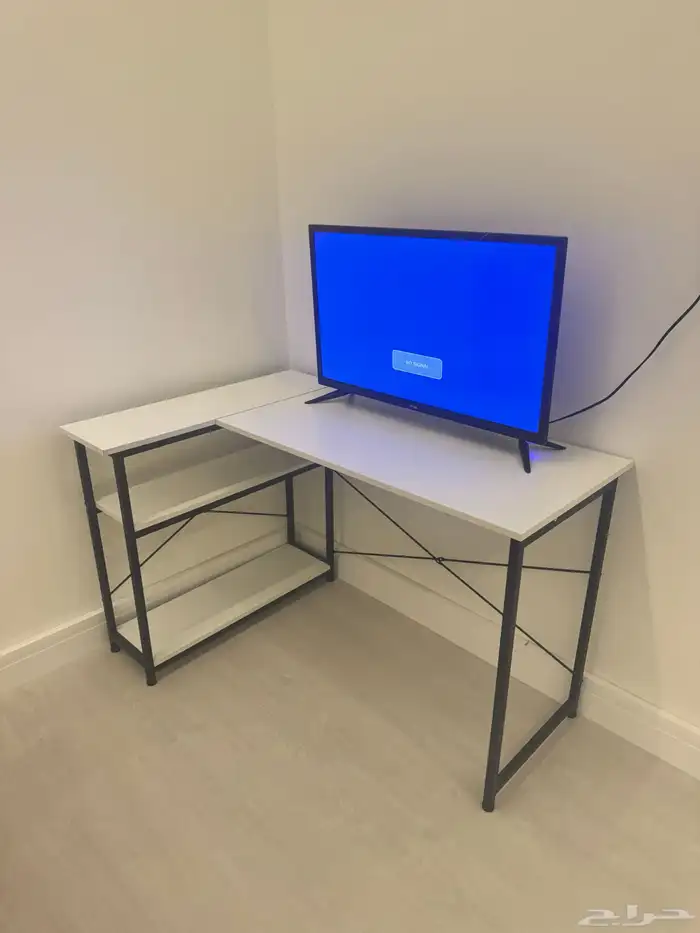 طاولة وتلفزيون 1