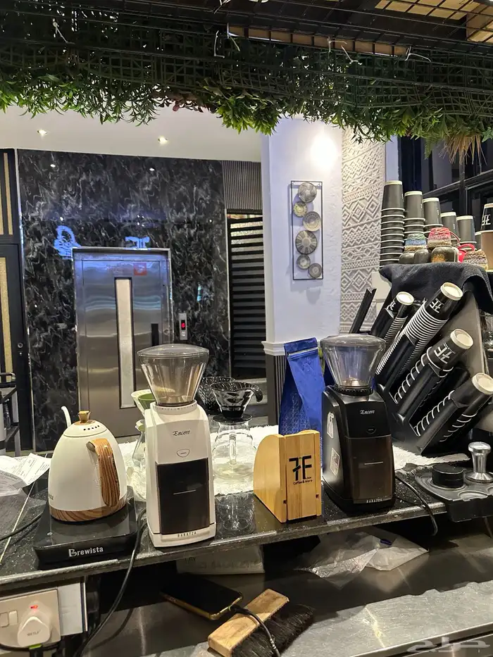 معدات مطعم ومقهى شبه جديده للبيع 20