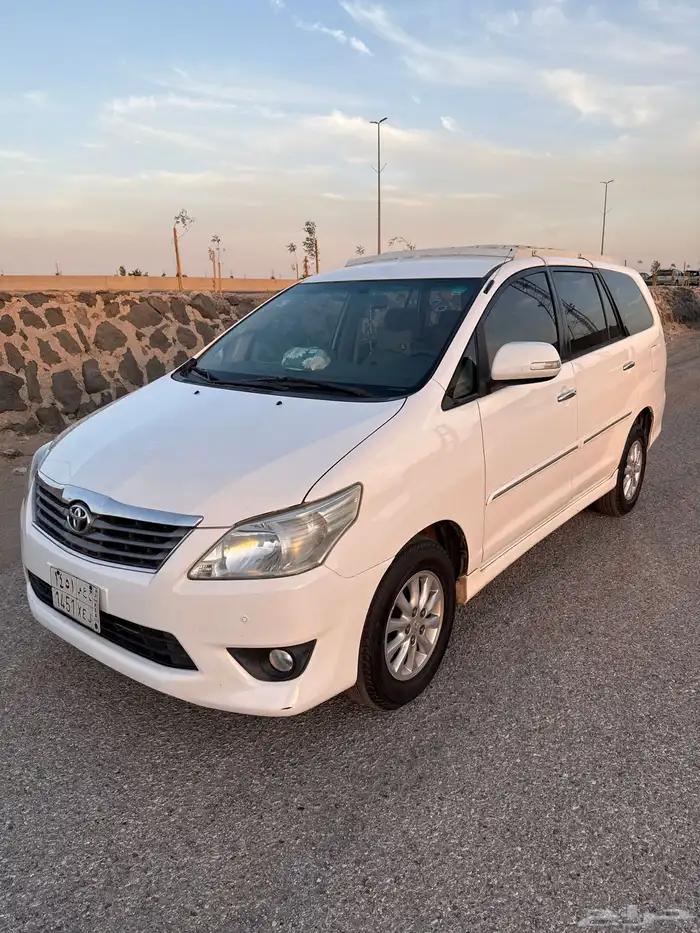 تايوتا انوفا 2015 0