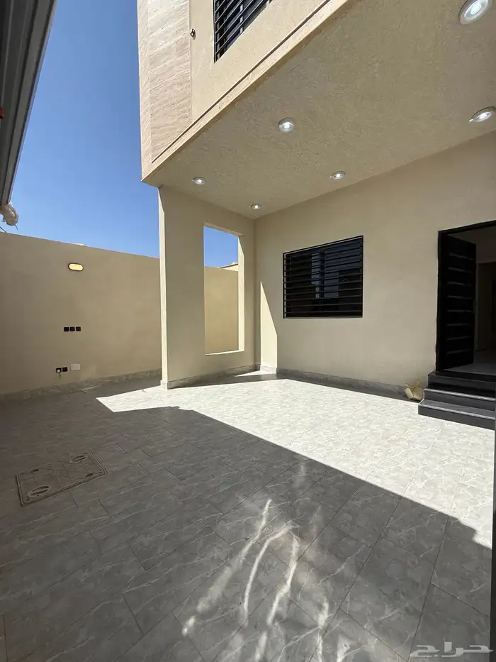 للبيع ارواف علويه وشقق ارضيه ببايكة سيارة ف شمال الخميس 3