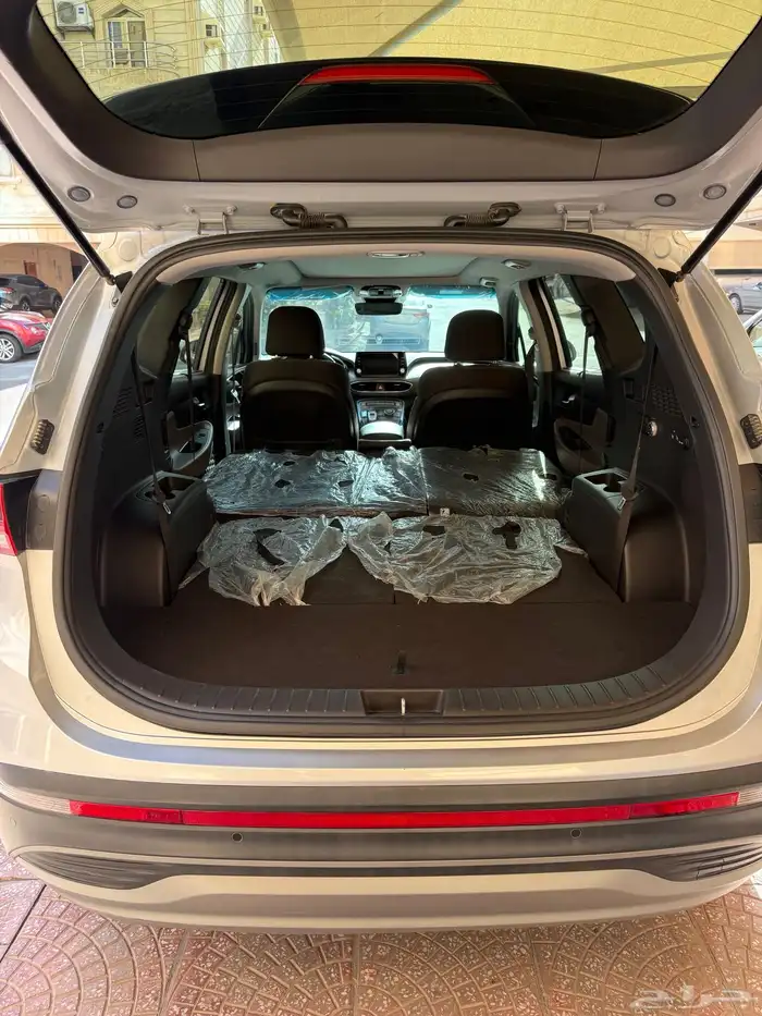 جيب سنتافي 2023فل مخمل دبل فضي بحاله الوكاله شبه جديده مخزن 59