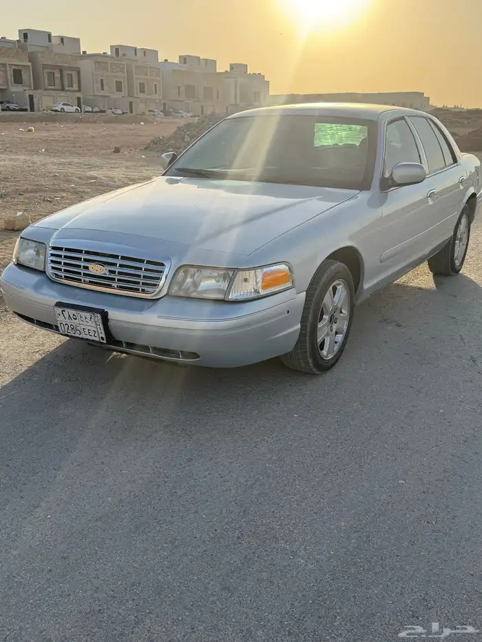 فورد كراون فكتوريا 2004 12