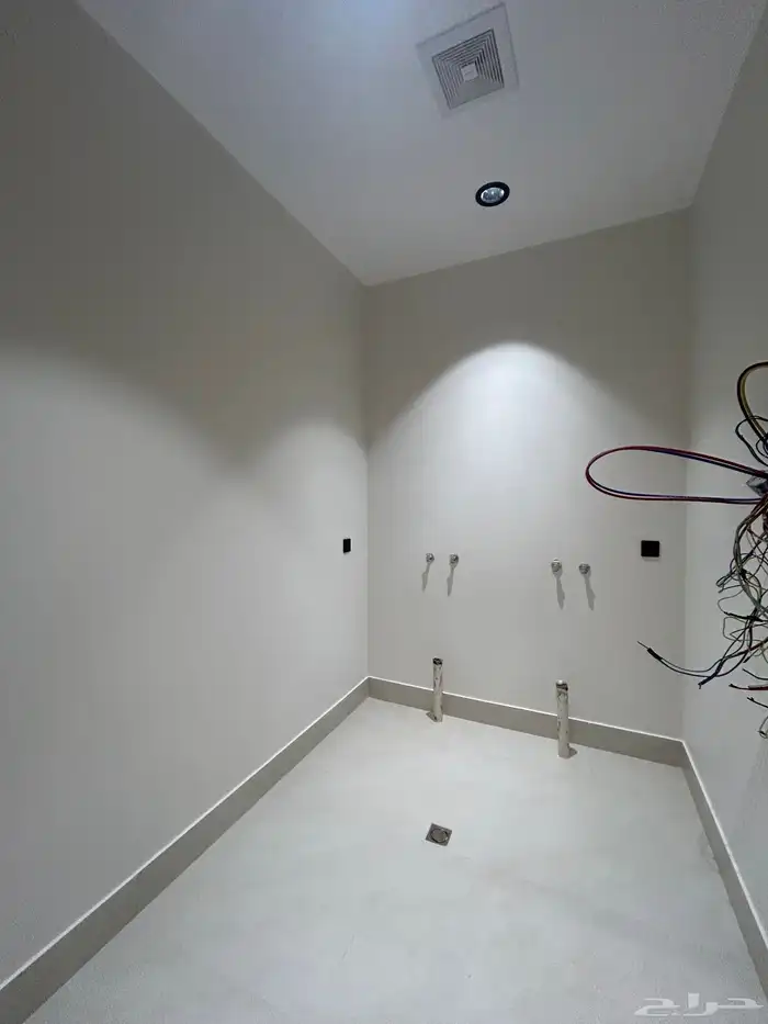 للبيع شقق ارضية و علوية حي الحسام 15