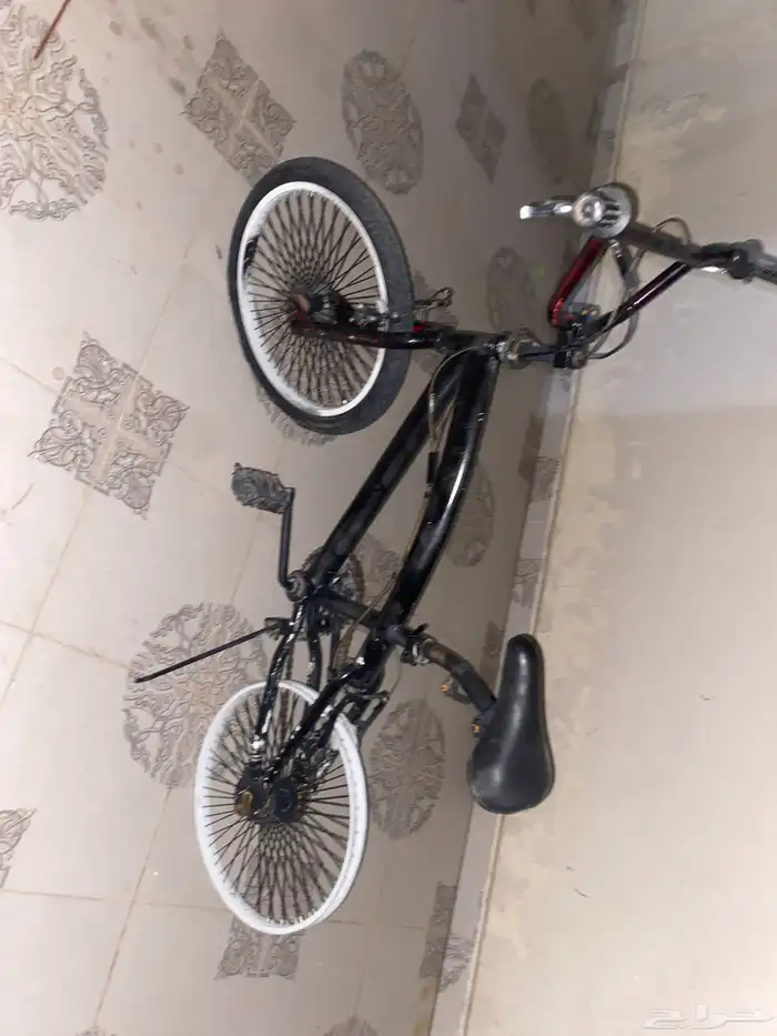 كفر ورا ما فيه ودعا عاس من كان لونه أبيض صار لونه أسود 0