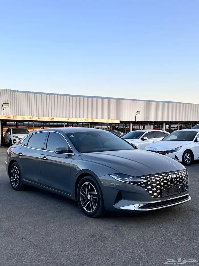 هوانداي ازيرا 2022 بنزين بطاقه جمركيه وارد كوريا 4