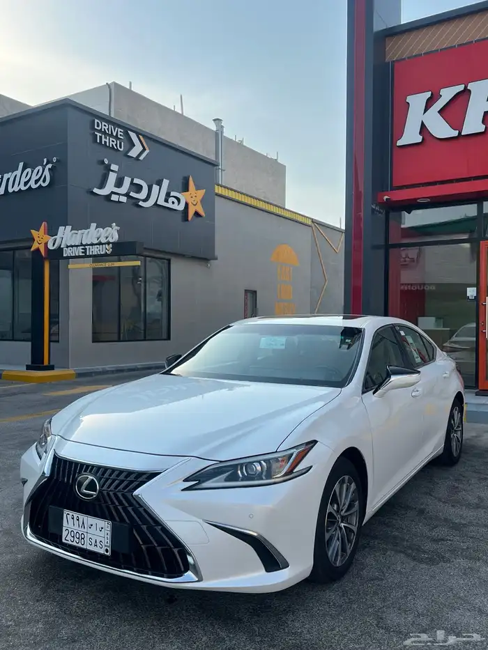لكزس ES300 2023 1
