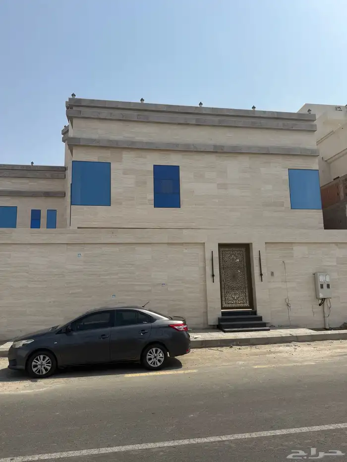 فيلا فخمة للبيع المساحة 650م شارعين حي اللؤؤ 21