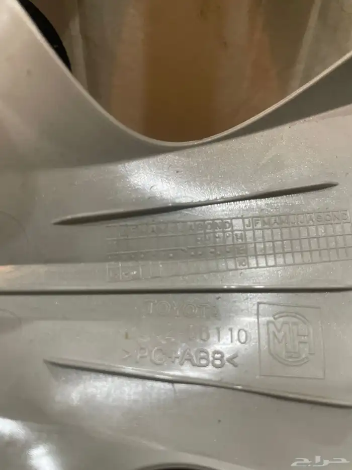 طيس كامري من 2012 الى 2015 بكرتون الوكالة و ختم تيوتا عليها 1