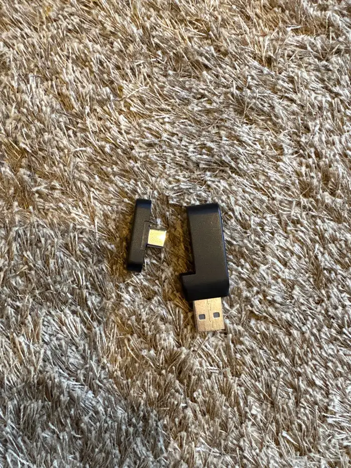 سماعة جديده مستخدمه يوم فقط على السوم اقل من 80 لن ينضر لها 3