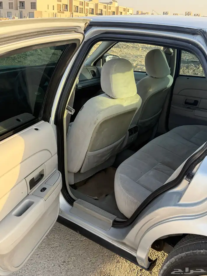 فورد كراون فكتوريا 2004 7