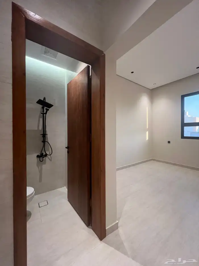 للبيع روف علوي مع ملحق موقع مميز حي شمال التضامن 14