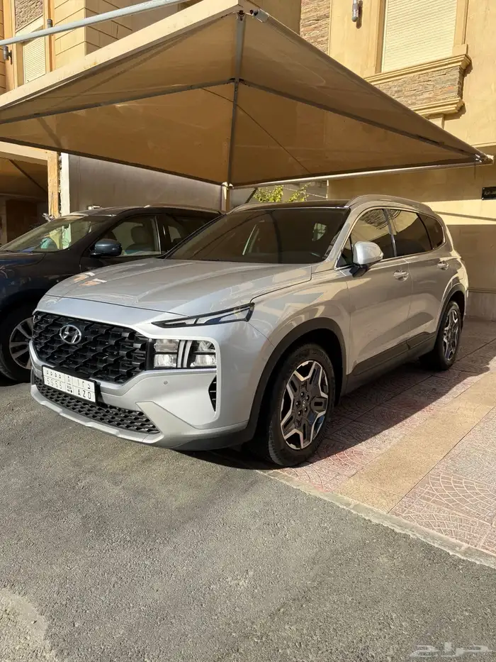 جيب سنتافي 2023فل مخمل دبل فضي بحاله الوكاله شبه جديده مخزن 5