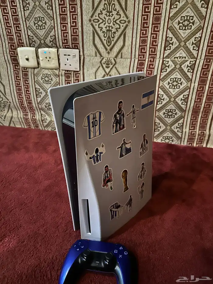 سوني فايف نظيف جدا سي دي فيه شاشه طاوله الي يبغاها ستاند 0