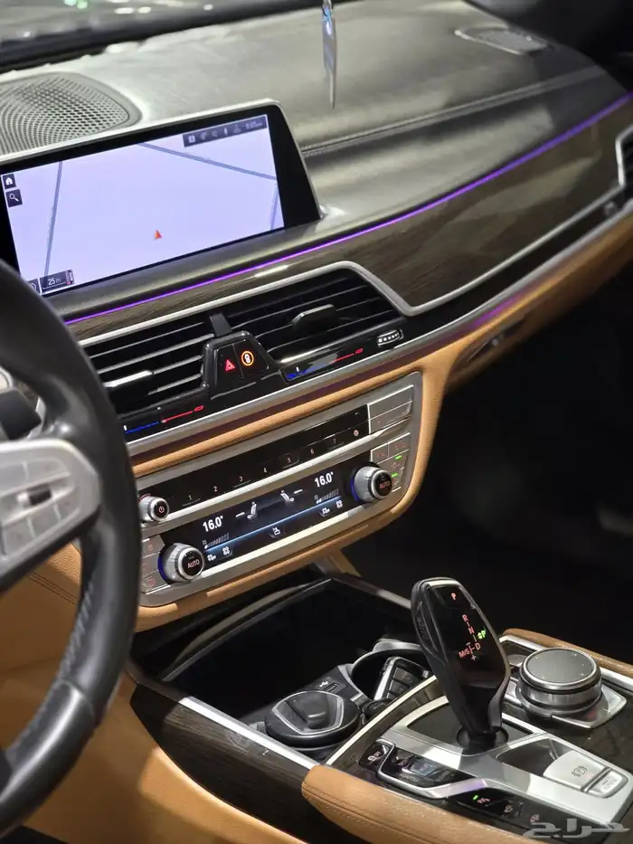 بي ام دبليو 730Li موديل 2020 بحاله ممتازه 24