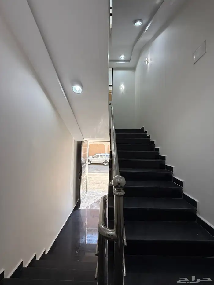 للبيع ارواف علويه وشقق ارضيه ببايكة سيارة ف شمال الخميس 21